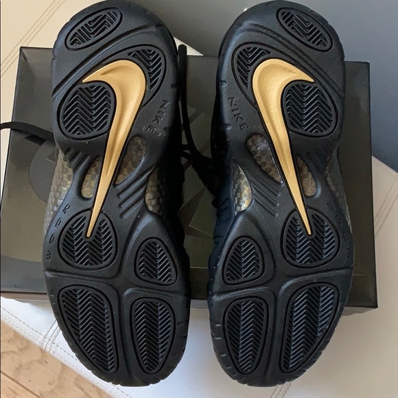 Nike black with gold trim Foamposite - Picture 4 of 5